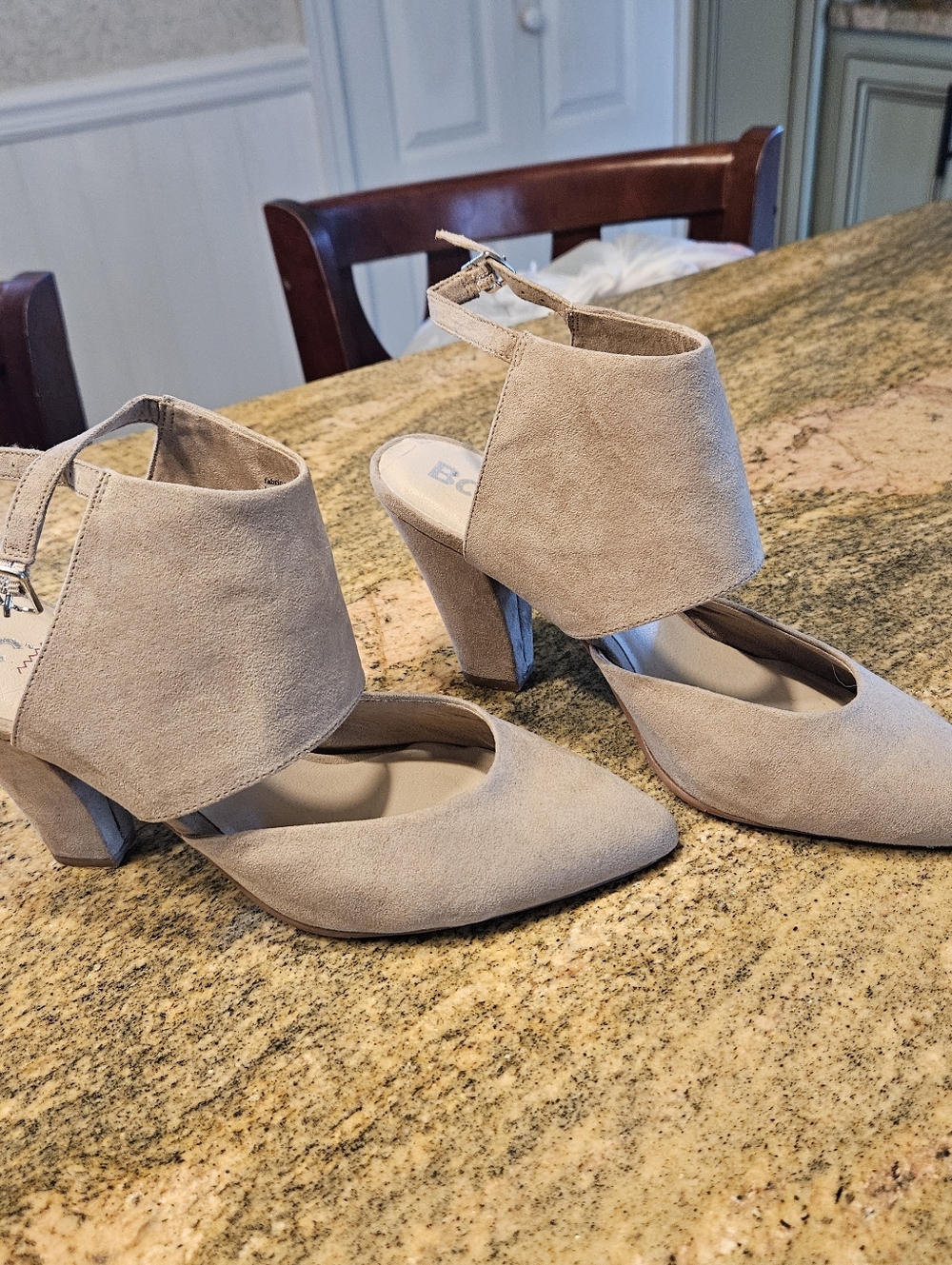 Brand New BC Pointed Ankle-Strap Suede Heels in Taupe 8.5 - Picture 9 of 11